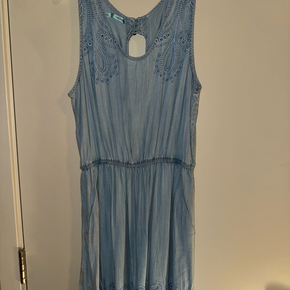 Blue Midi Sundress with Sleeveless Design and Crew Neck
